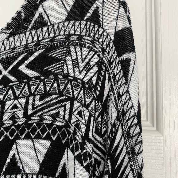 backless patterned sweater - Picture 4 of 5